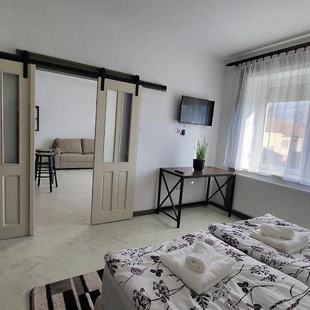 Relax Apartments Sarvar A1 エクステリア 写真