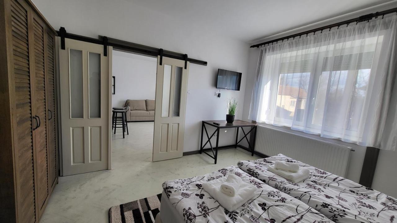 Relax Apartments Sarvar A1 エクステリア 写真